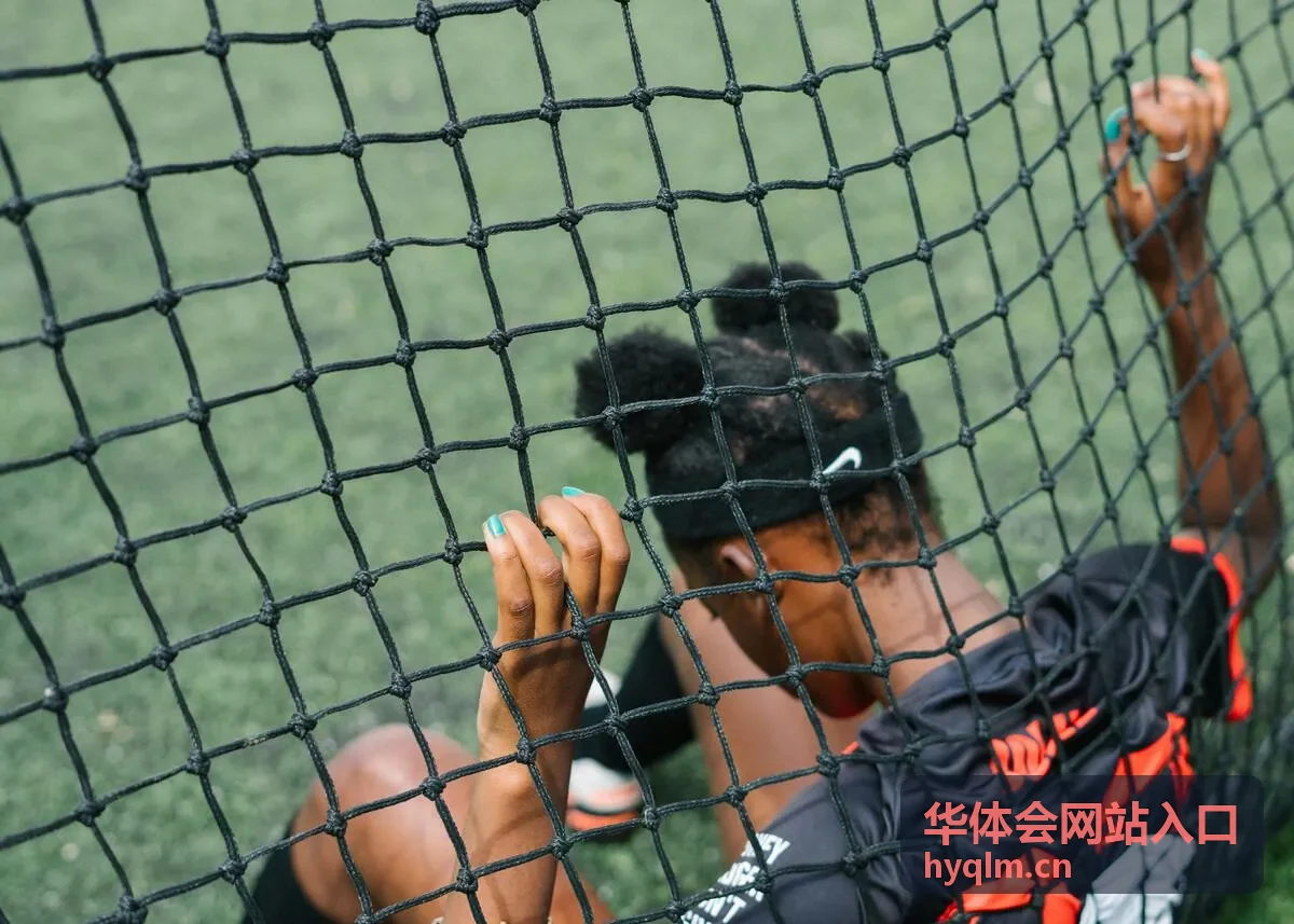 员工通过华体会网站入口访问企业服务模块